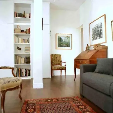 The Eifel Tower Artist Loft * Paryż